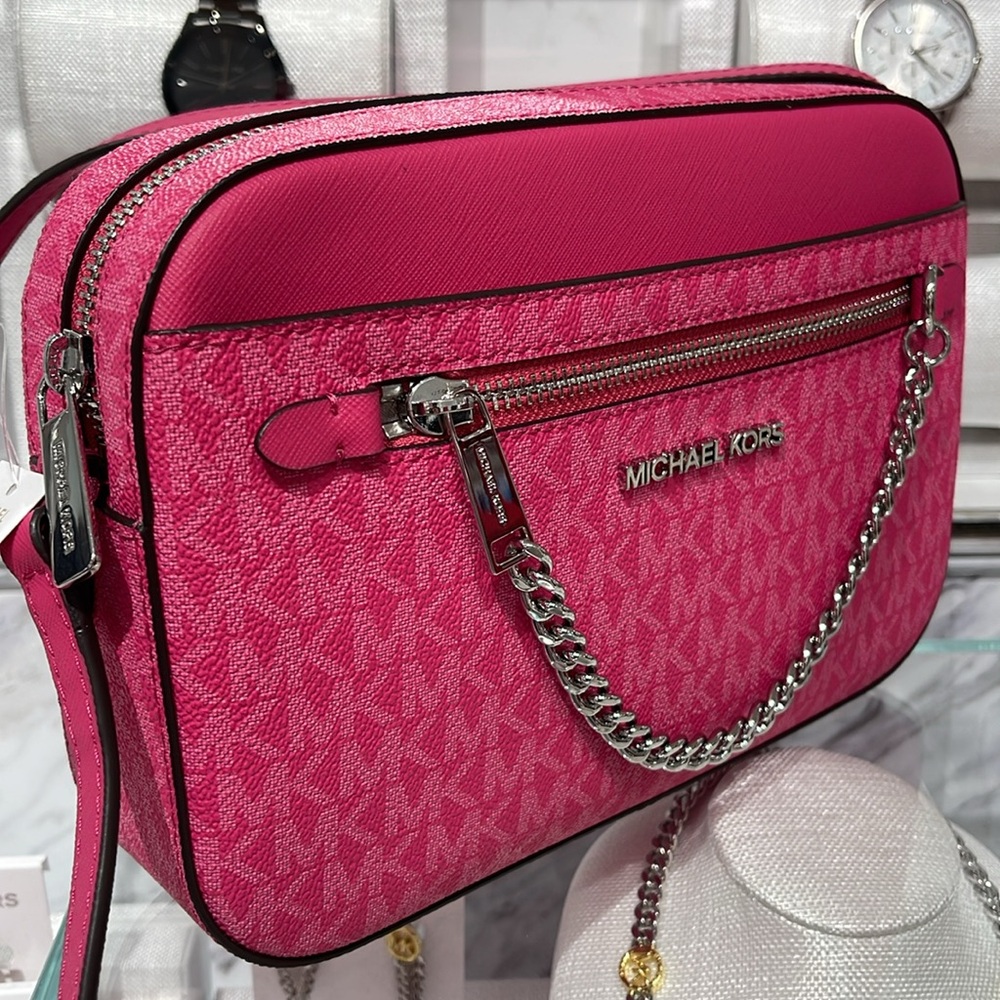 Michael Kors Jet Set Larg Signature Logo EW ZP Chain XBODY Crossbody
DRAGONFRUIT - Picture 9 of 16